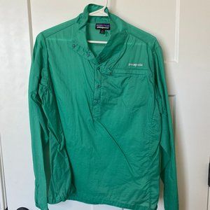 Green patagonia windbreaker